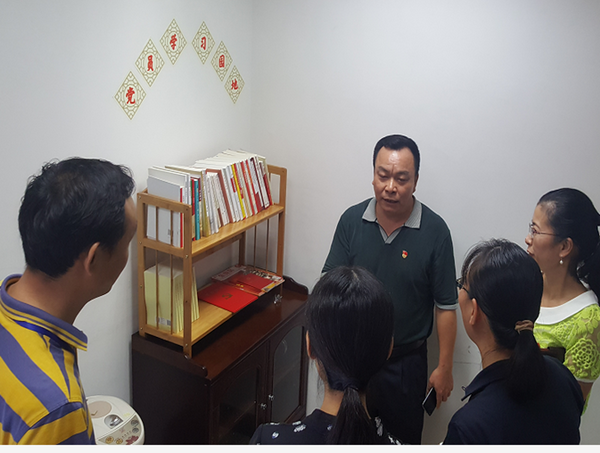 捧读好书，轻嗅墨香——记第九党支部创建党员进建场地活动