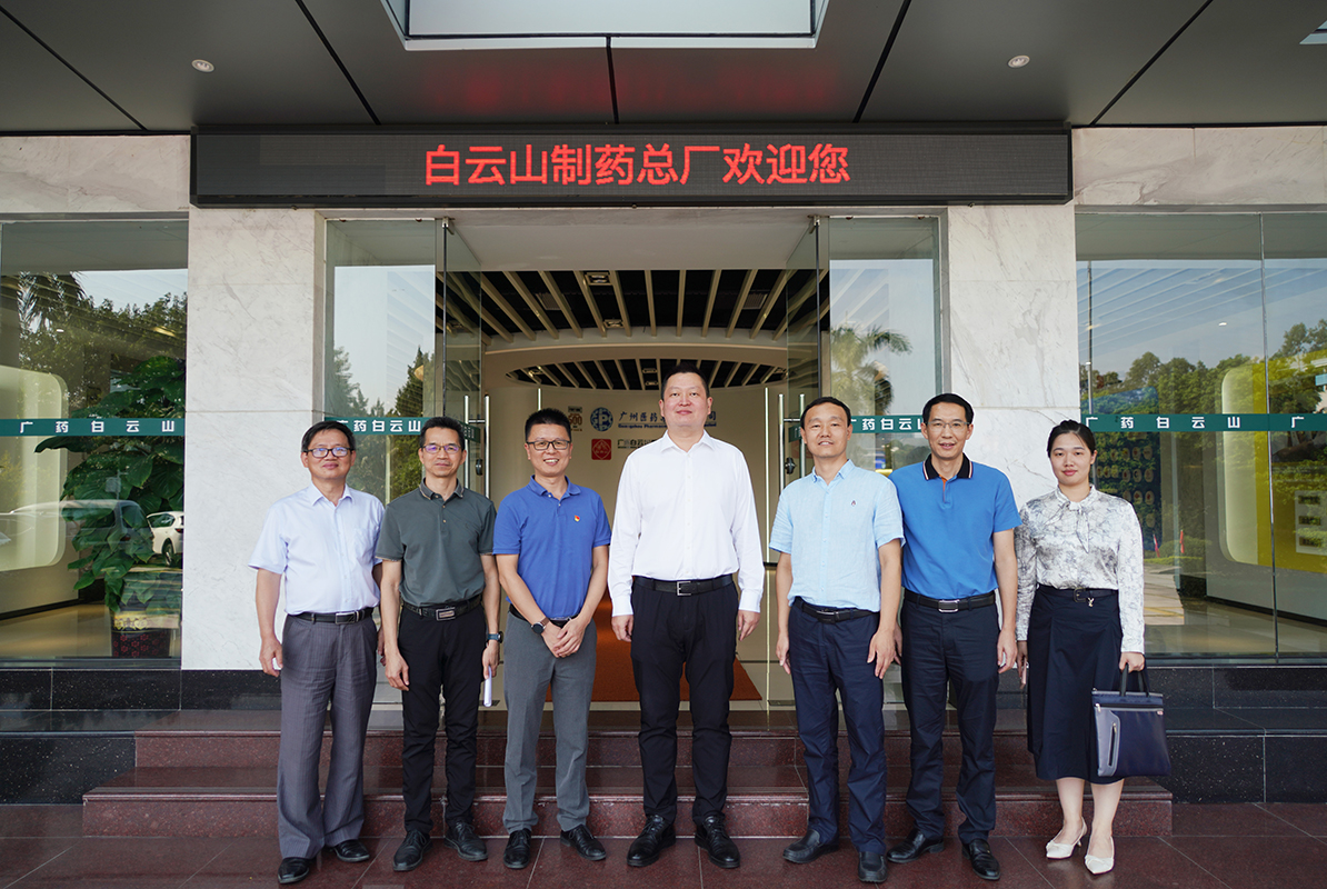 白云区区委常委、区人武部政委叶飞率队走访慰问总厂高档次人才赖烨才博士